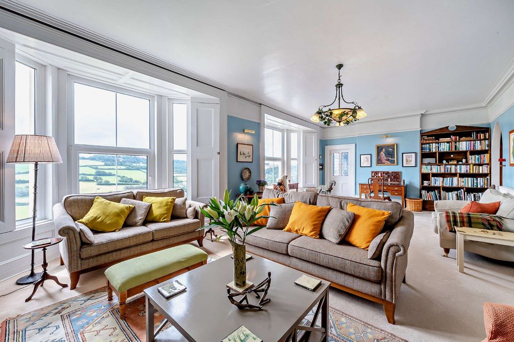 Property photo 3 of 22 Sitting Room