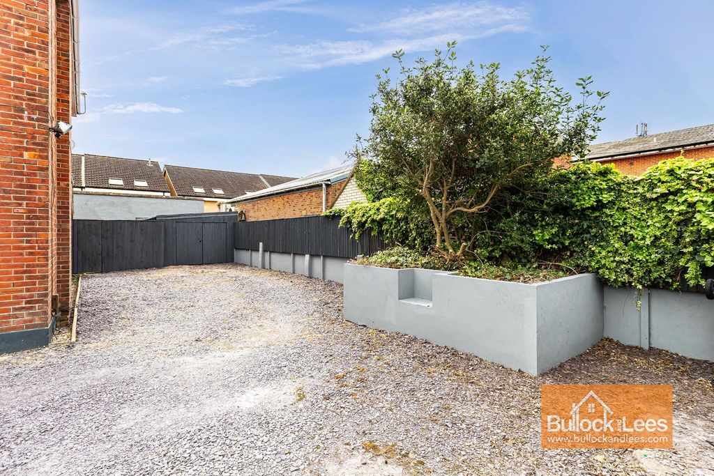 Property photo 2 of 21