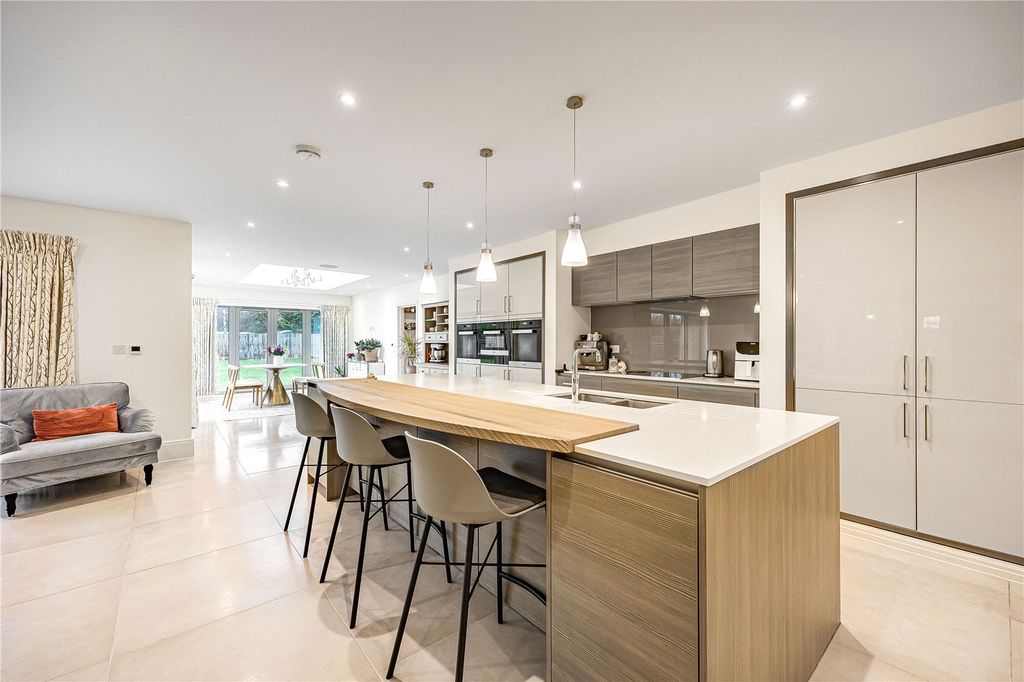 Property photo 2 of 20 Kitchen