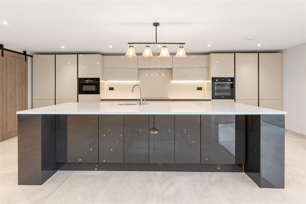 Property photo 3 of 33 Dsc_3544-Hdr.Jpg