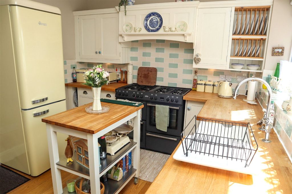 Property photo 2 of 22 Kitchen