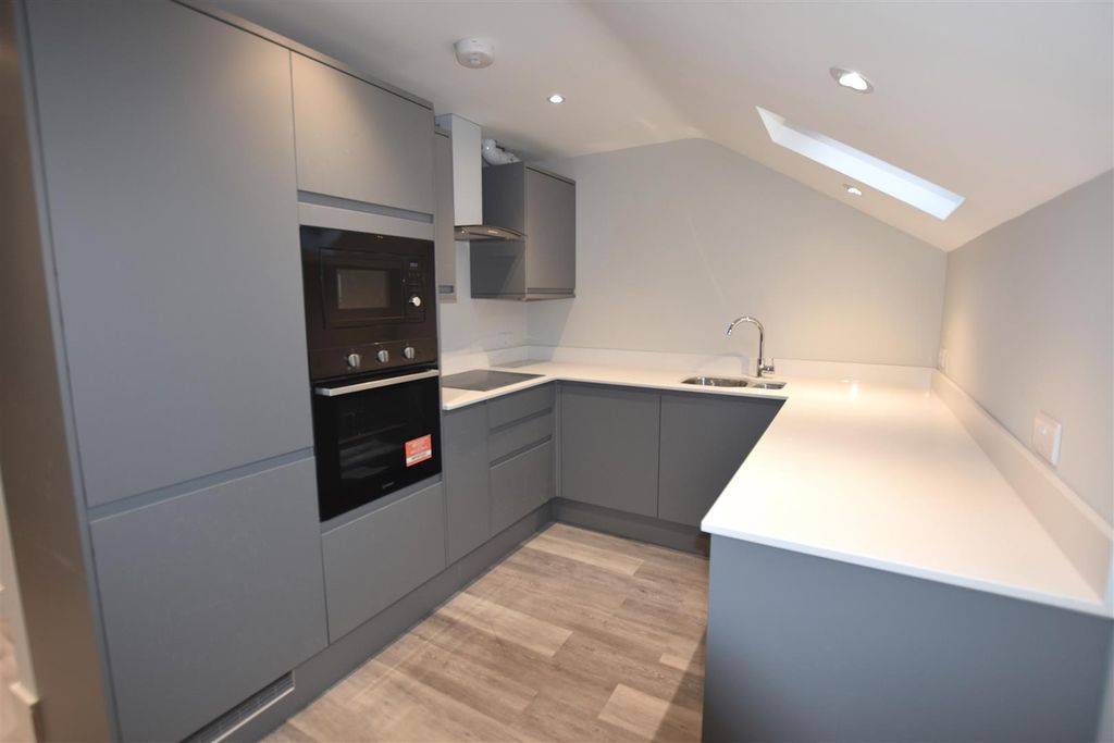 Property photo 1 of 10 Kitchen.Jpg