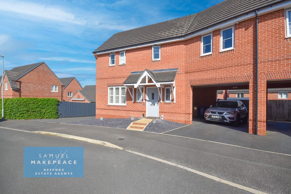 Property photo 1 of 19 Lovely Three Bedroom Semi Detached Property With Modern Kitchen/Diner