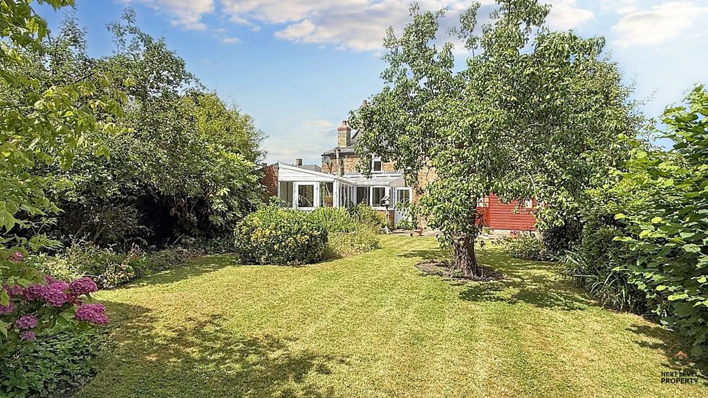 Property photo 2 of 18