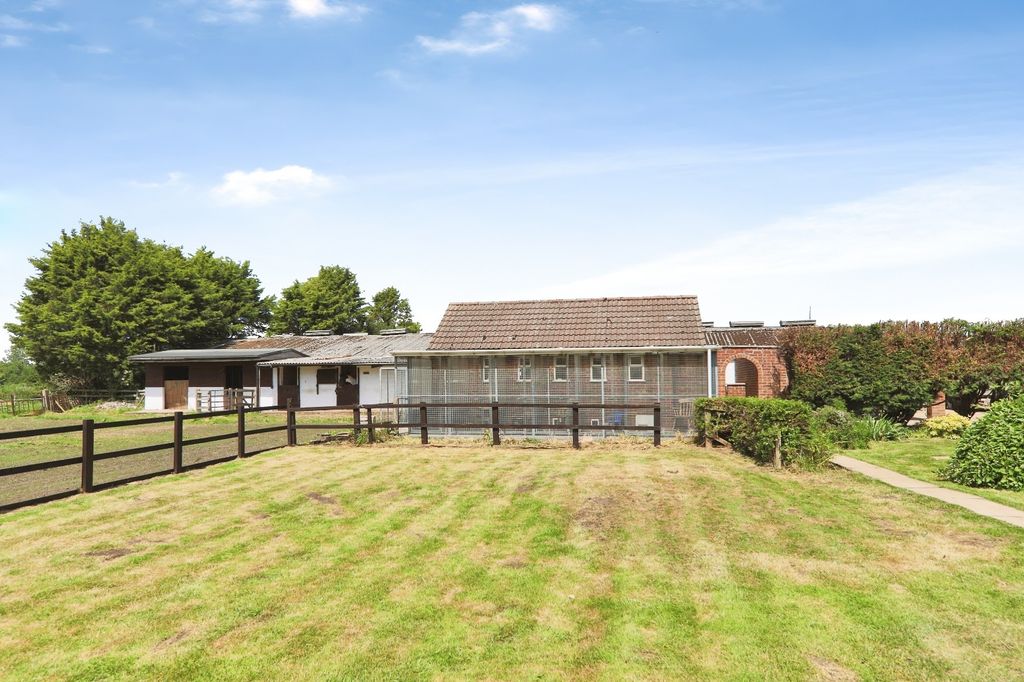 Property photo 2 of 14 5275447