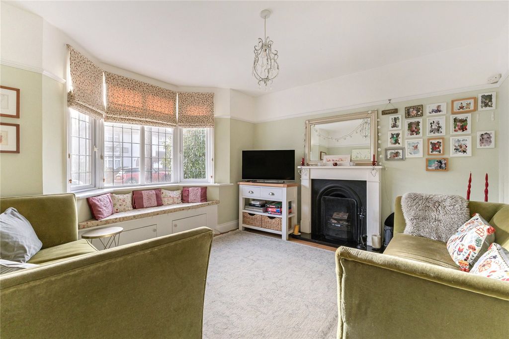 Property photo 3 of 16 Sitting Room