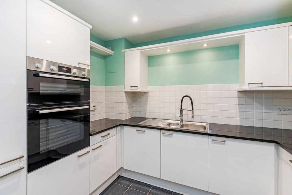 Property photo 2 of 12 Kitchen