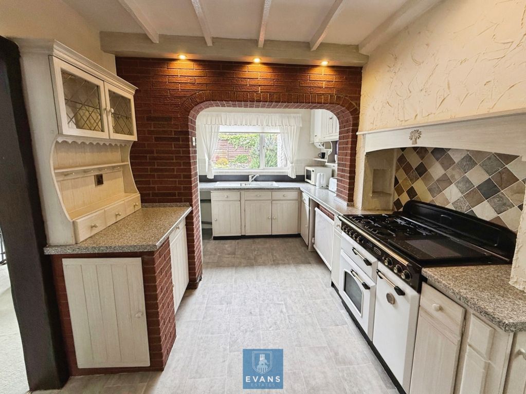 Property photo 2 of 14 Kitchen