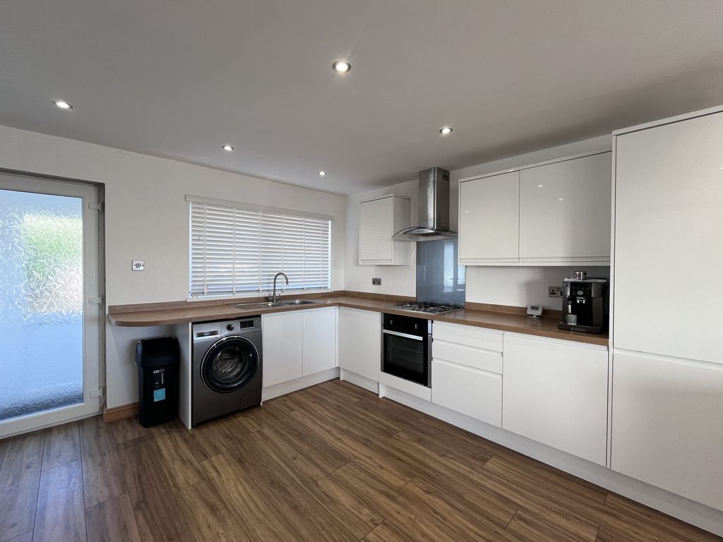 Property photo 2 of 13 Kitchen 2