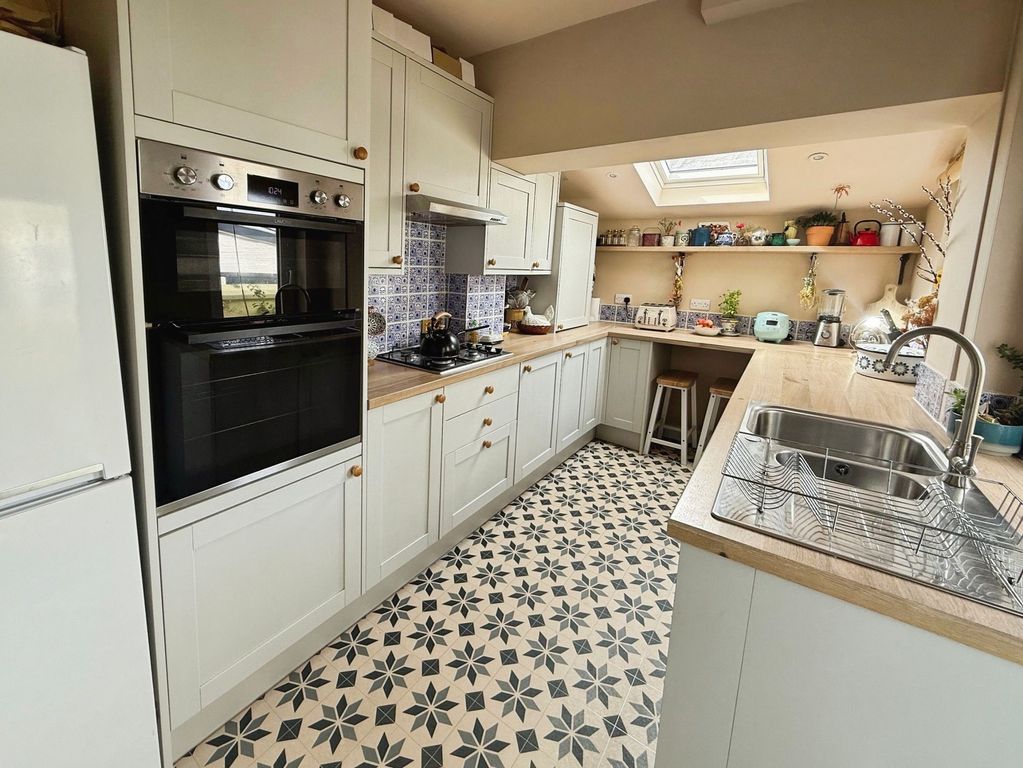 Property photo 2 of 27