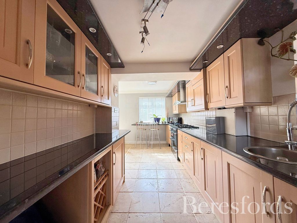 Property photo 3 of 16 Picture No. 12