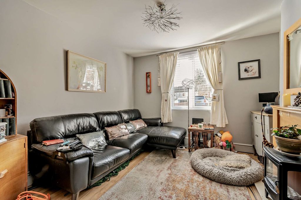 Property photo 3 of 27