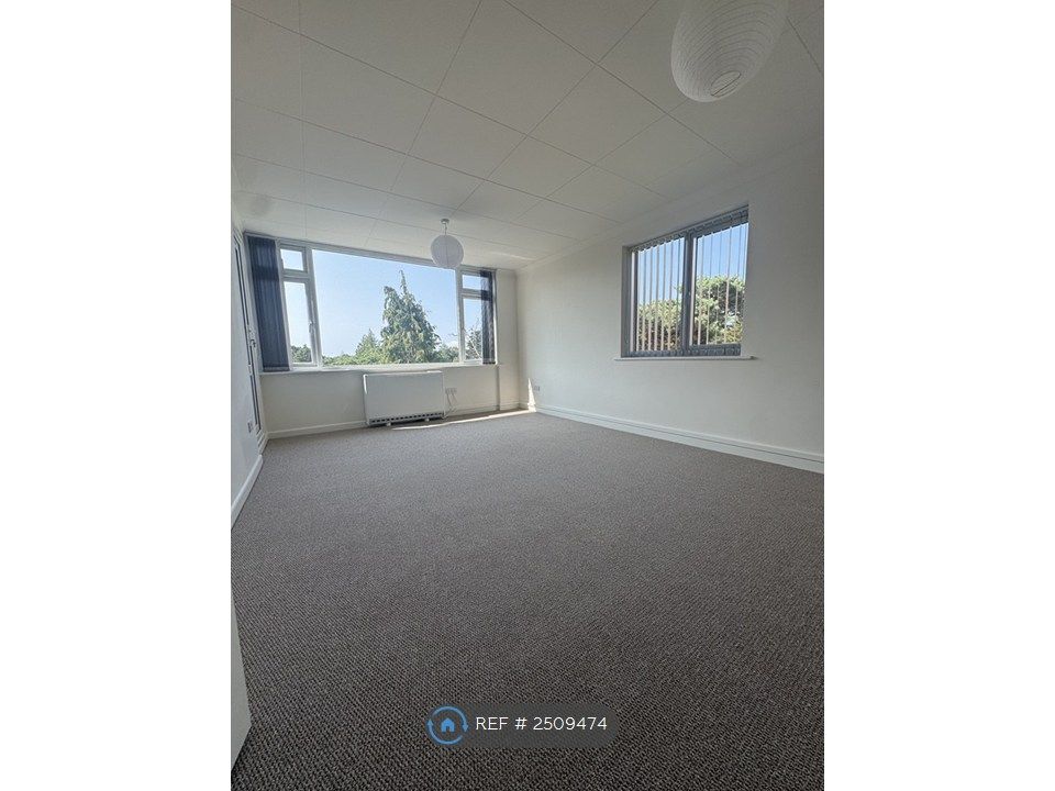 Property photo 1 of 13 Lounge