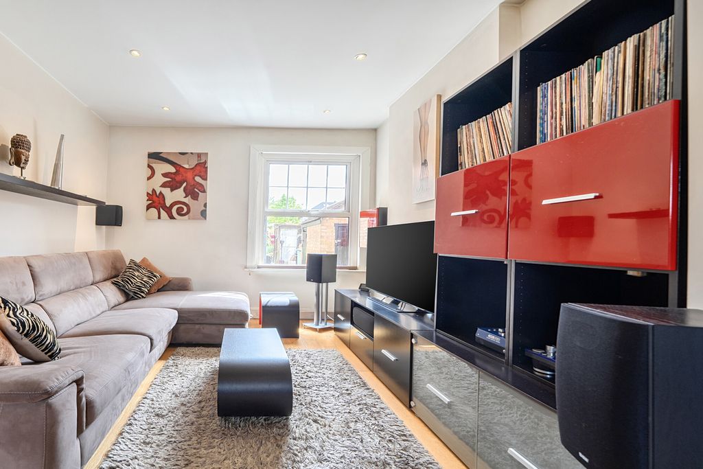 Property photo 3 of 14 11-6A0c43270ba1F-...