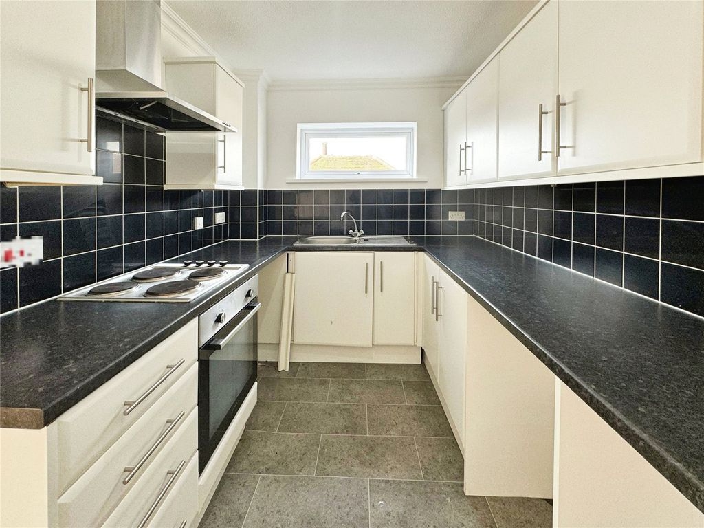 Property photo 2 of 6 Kitchen