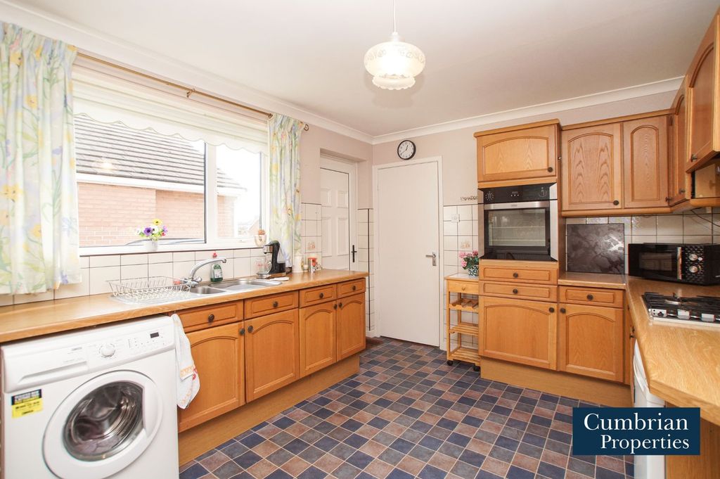 Property photo 2 of 17 Kitchen