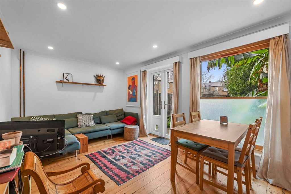 Property photo 1 of 22 Living Room