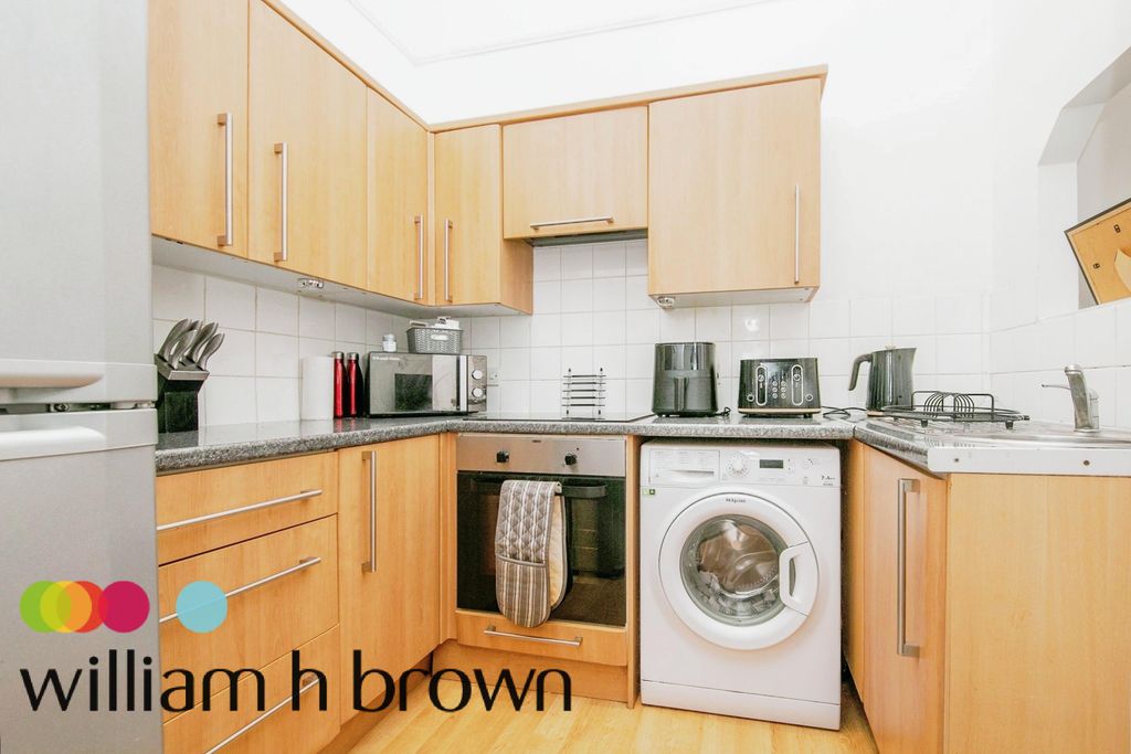 Property photo 3 of 5 Kitchen