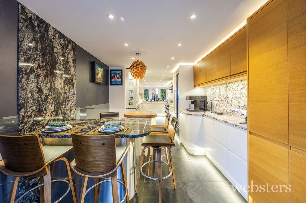 Property photo 3 of 25