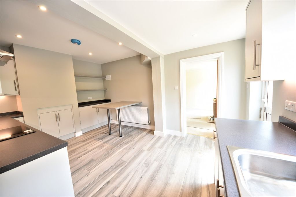 Property photo 3 of 19 Kitchen