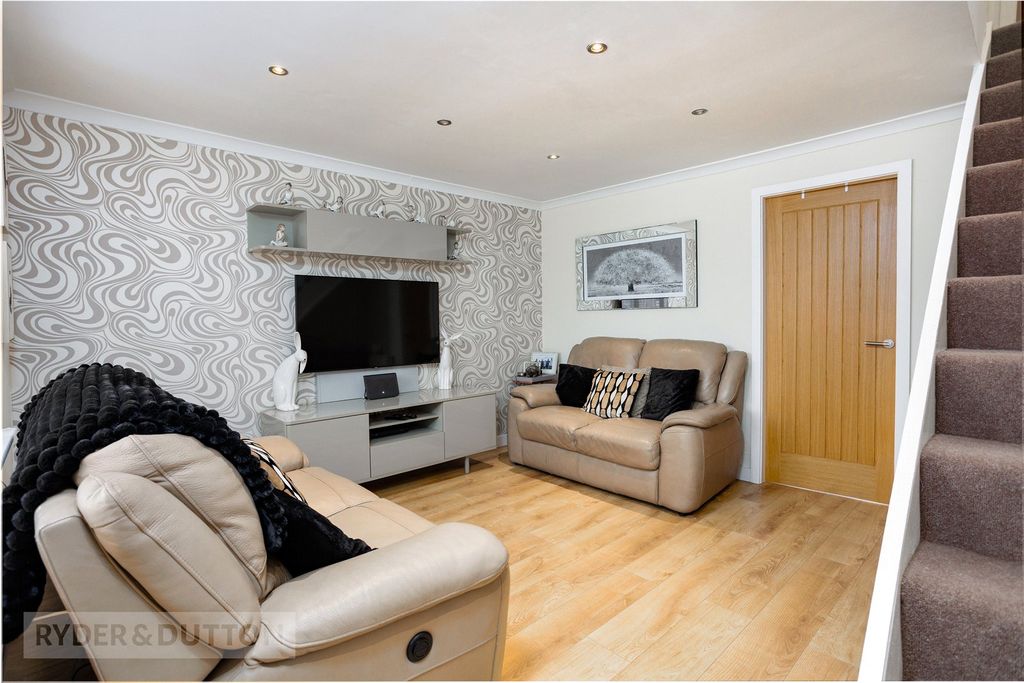 Property photo 3 of 22 Lounge