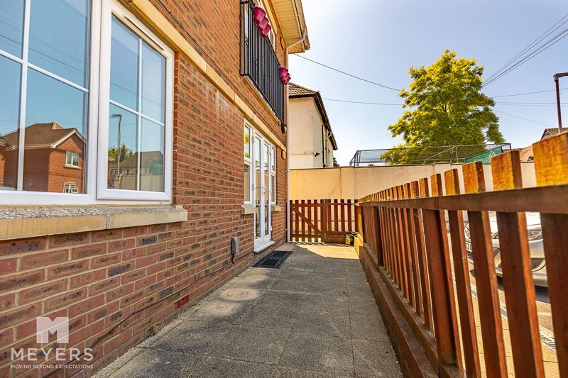 Property photo 2 of 9 Photo 8