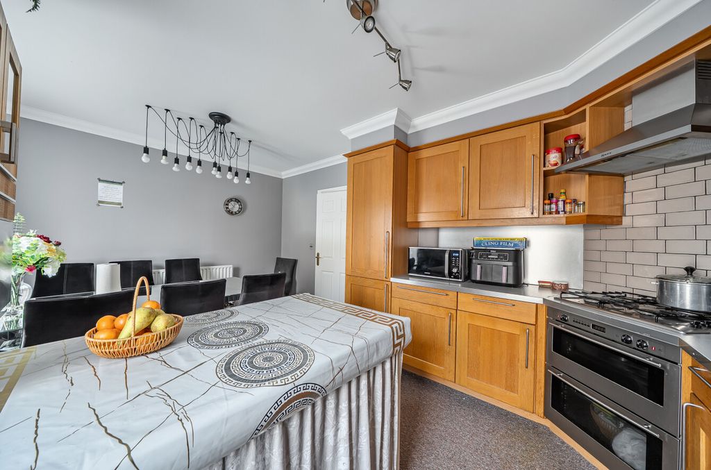 Property photo 3 of 14 Kitchen/Dining Room