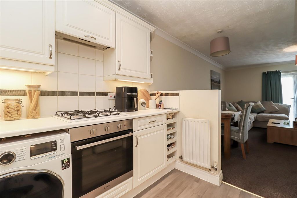 Property photo 3 of 12