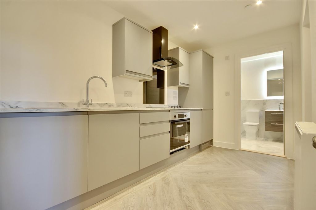 Property photo 3 of 11 A2A69995-7477-44B6-958E-F79716578984_1_201_A.Jpeg