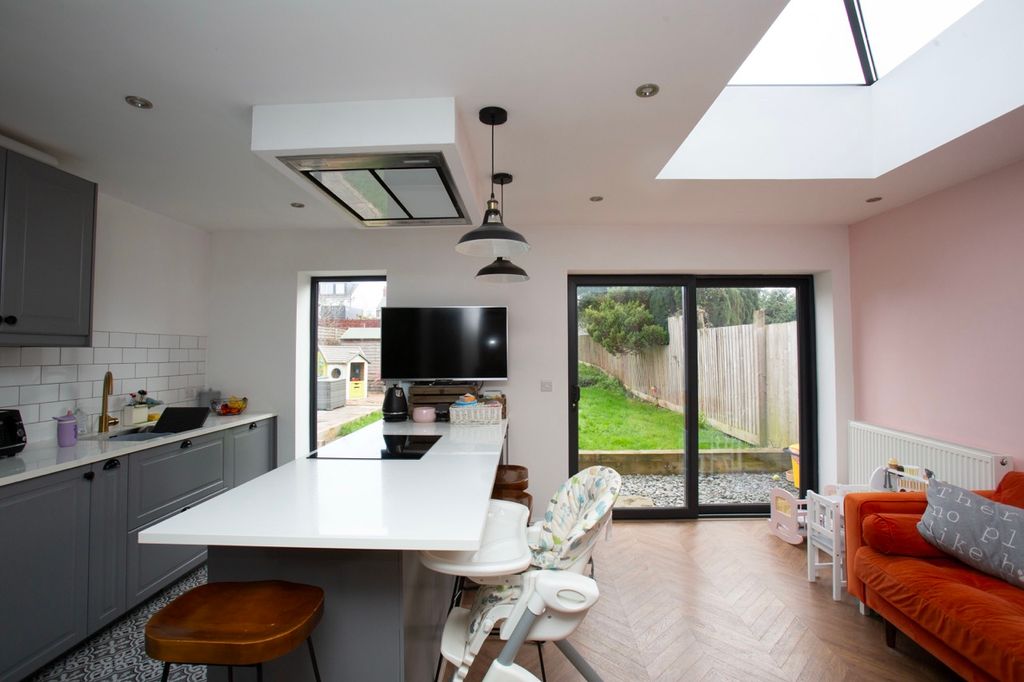 Property photo 2 of 21