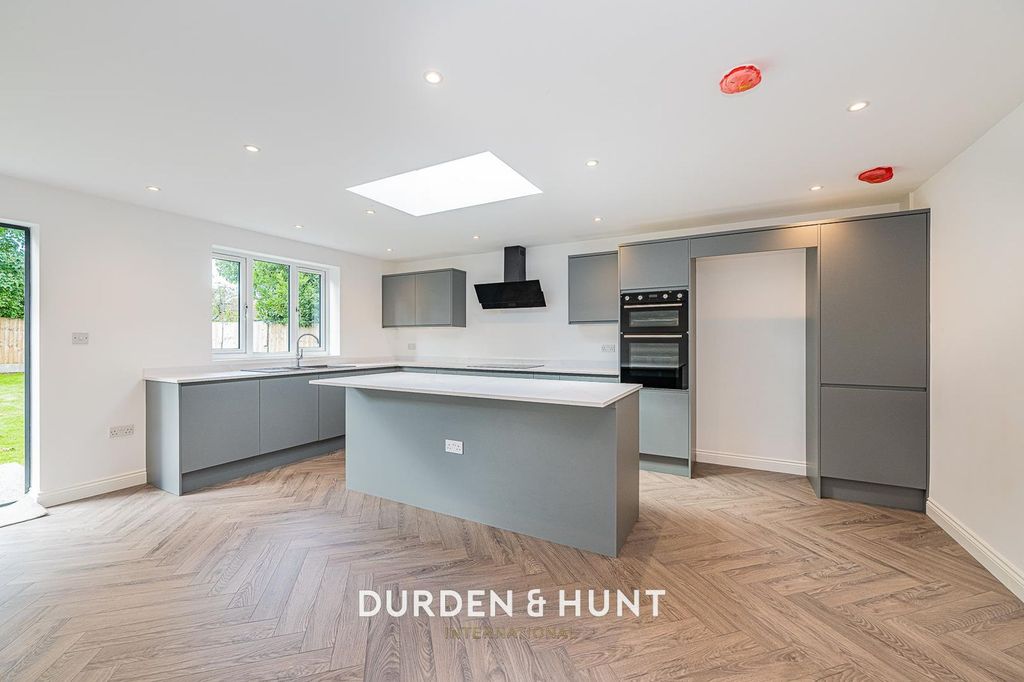 Property photo 3 of 34 Moreton-18.Jpg