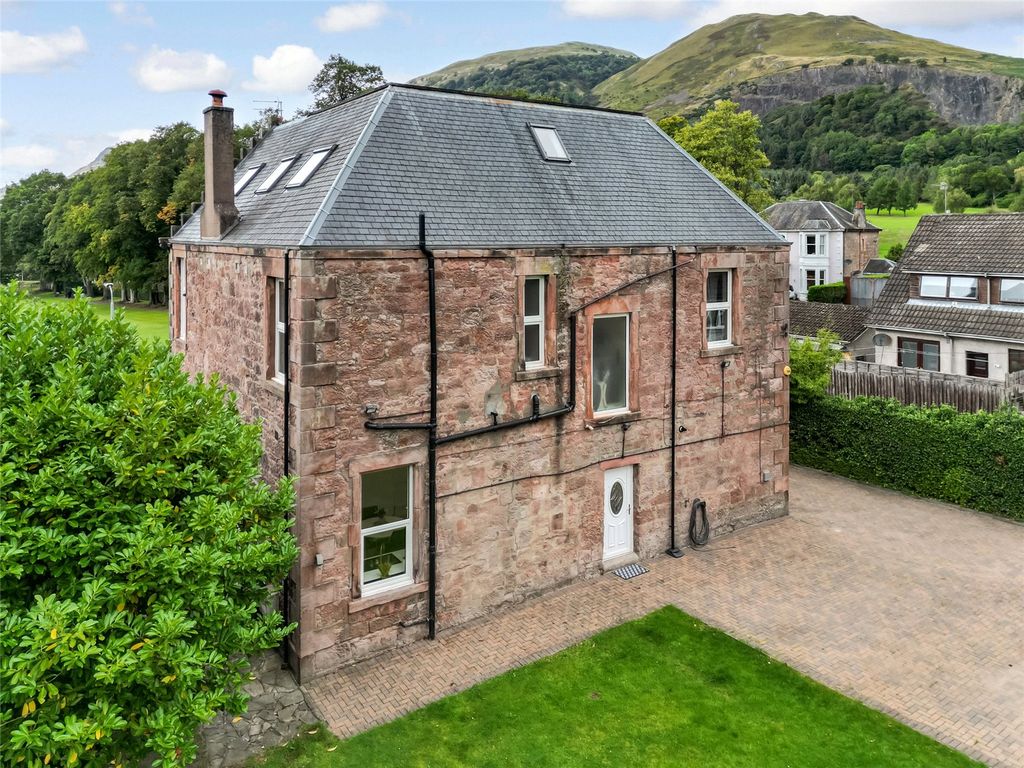 Property photo 2 of 38 Drone Rear