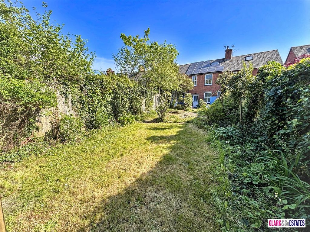 Property photo 3 of 13 Garden