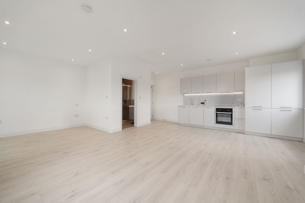 Property photo 2 of 7 Flat 41, Crosskeys Close N9 7Ad-No Watermark-11