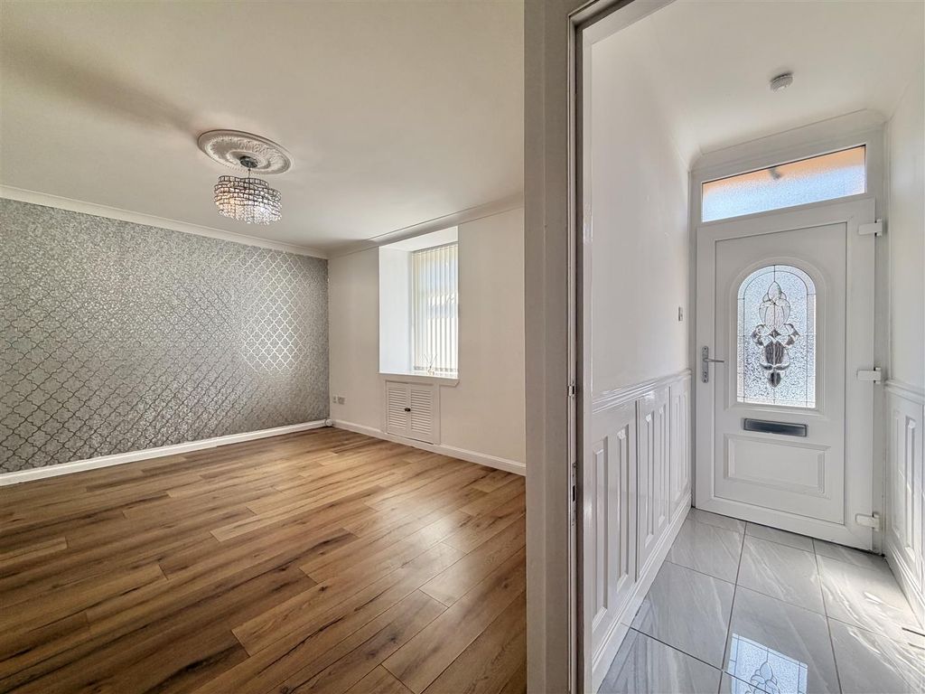 Property photo 3 of 25 Lounge/Entrance Hall - Cb