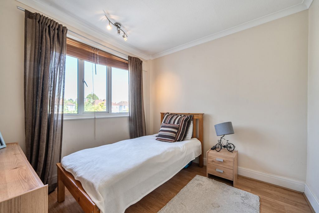 Property photo 3 of 13 1466470-2-6A17692...