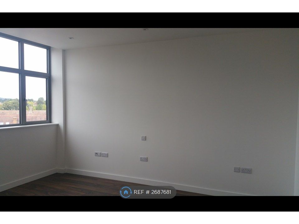 Property photo 3 of 8 Living Room/Bedroom