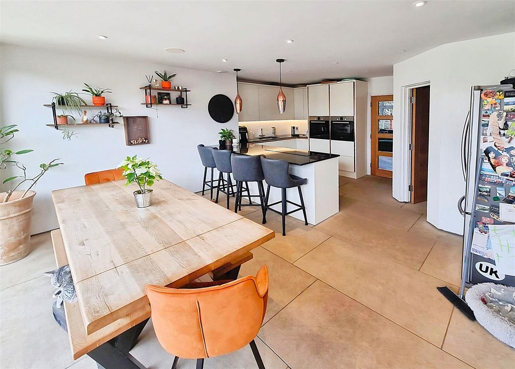 Property photo 2 of 24 4F3Bee5d-Photo-2026-01-31-12-41-34 20 286 29.Jpg