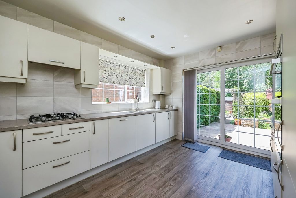 Property photo 3 of 20 Pbox-Img.Jpg