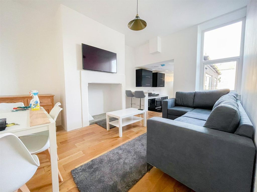 Property photo 1 of 9 01E37d15-22d8-4970-8Ed8-Afa1F7825B35.Jpg