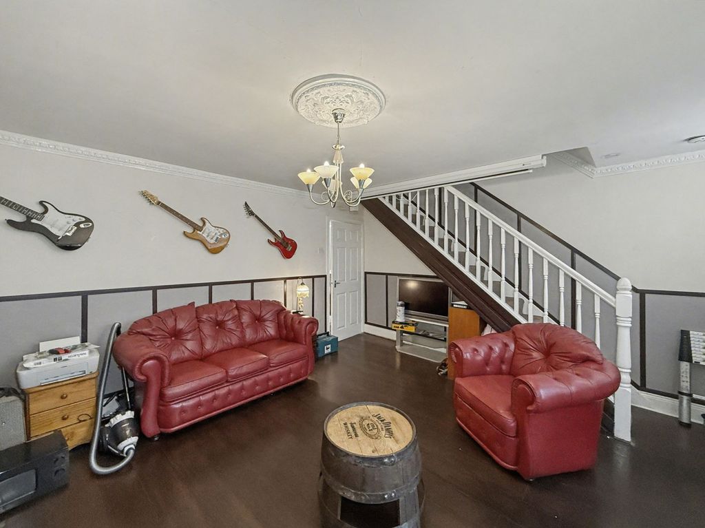 Property photo 2 of 21