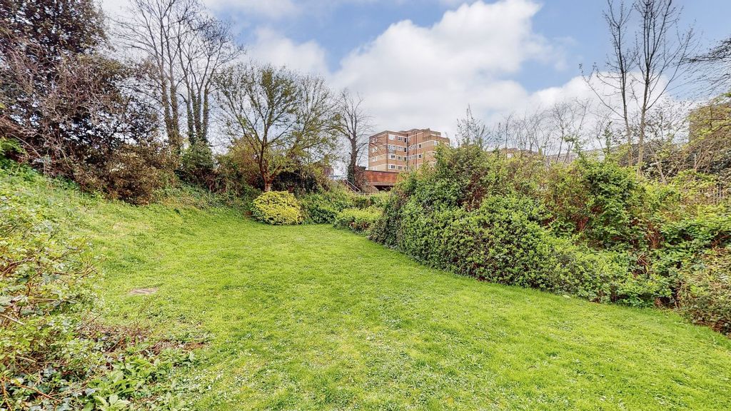 Property photo 3 of 11
