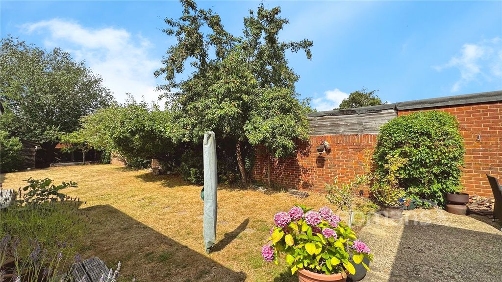 Property photo 2 of 26 Picture No. 23