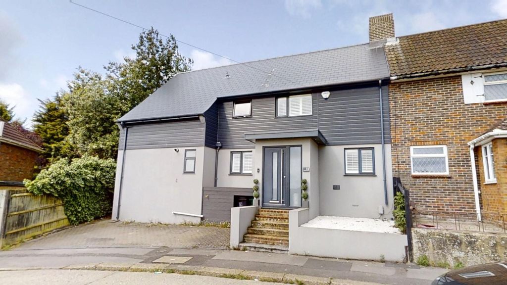 Property photo 1 of 15 Talbot-Crescent-06062025_085549.Jpg
