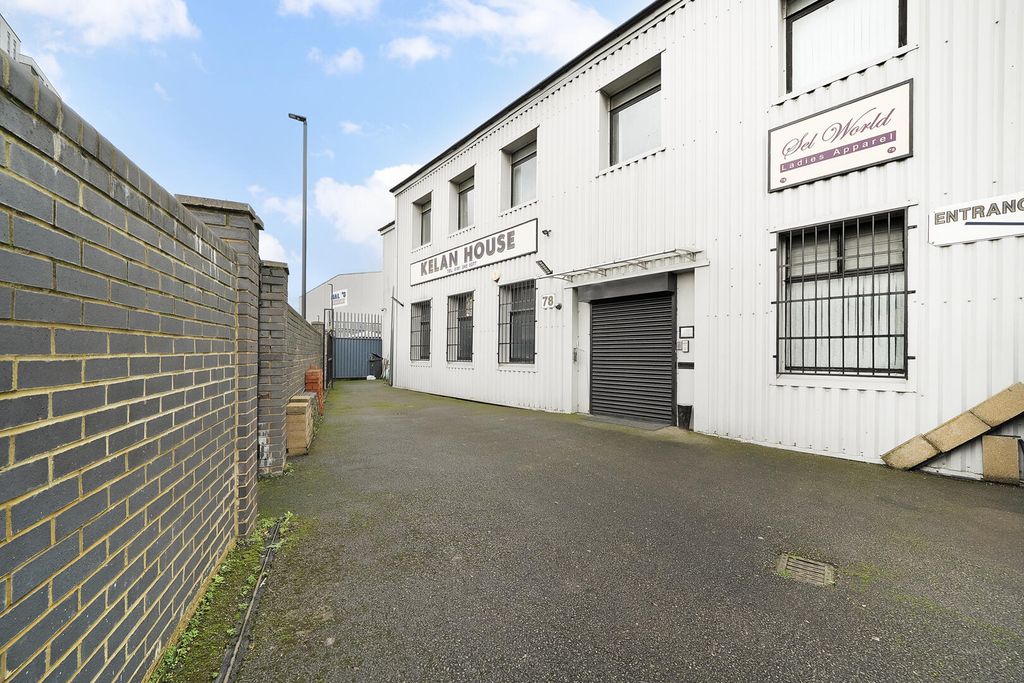 Property photo 3 of 32 Driveway