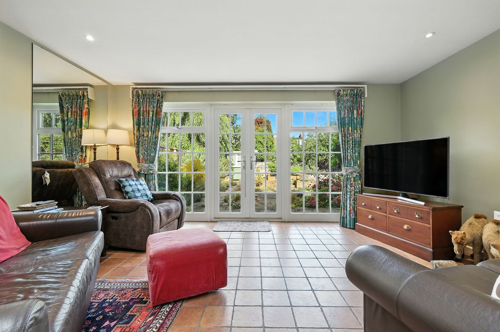 Property photo 2 of 22 91Highstreetn