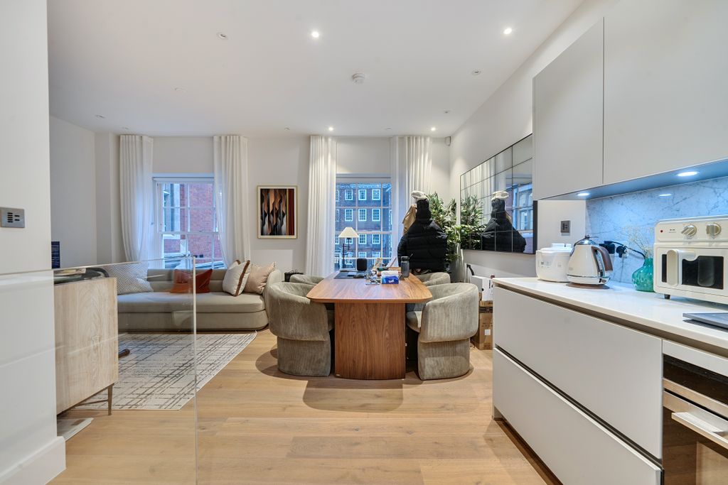 Property photo 1 of 11 Bedroom