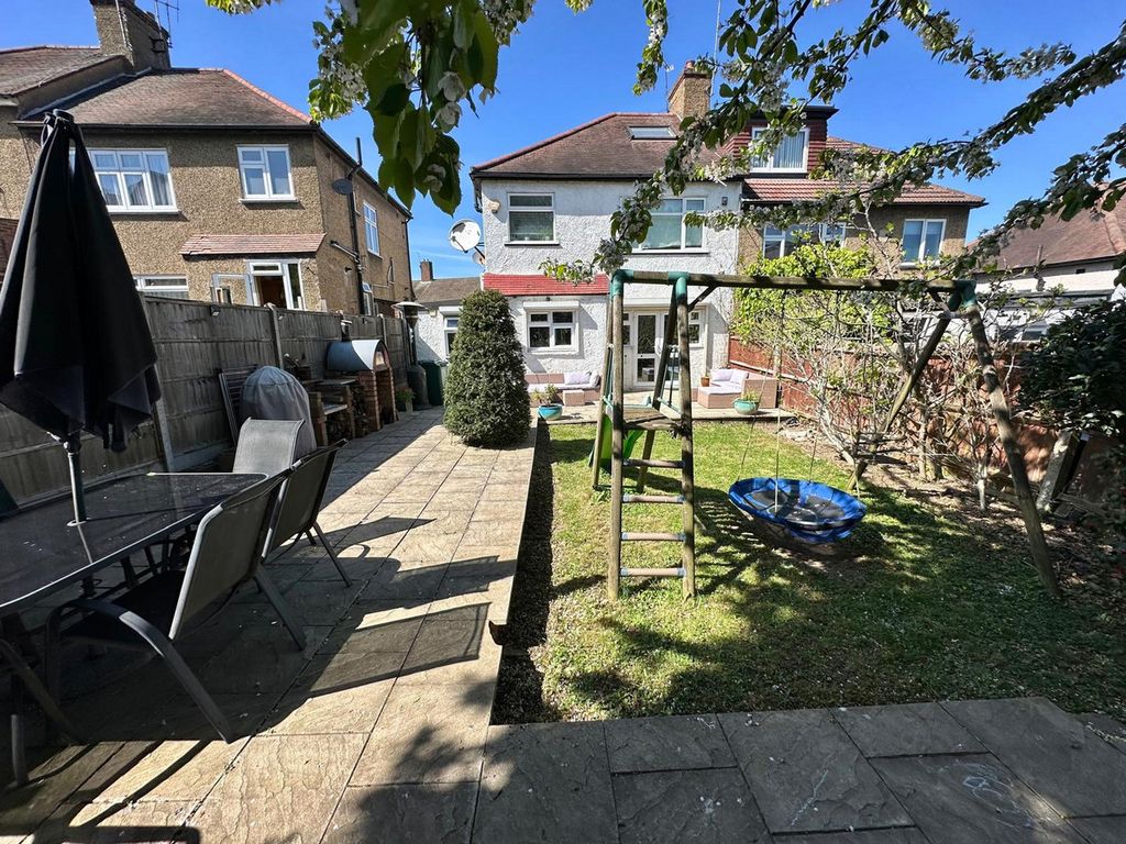 Property photo 2 of 25