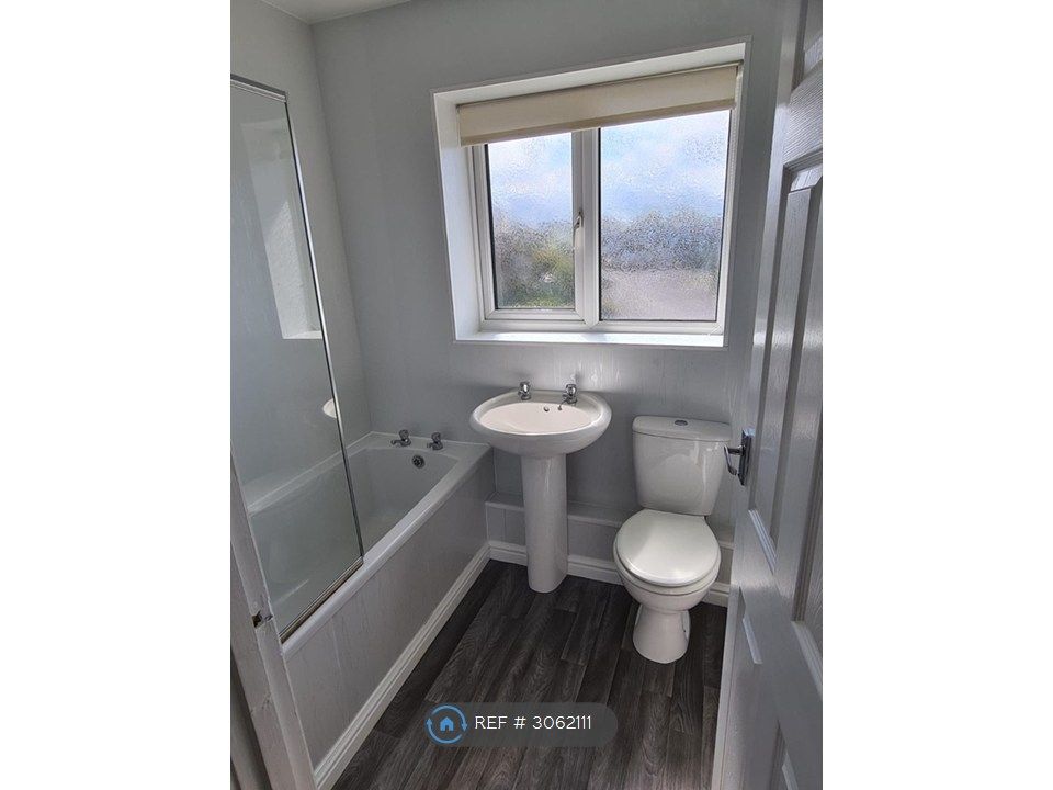 Property photo 2 of 6 Bathroom