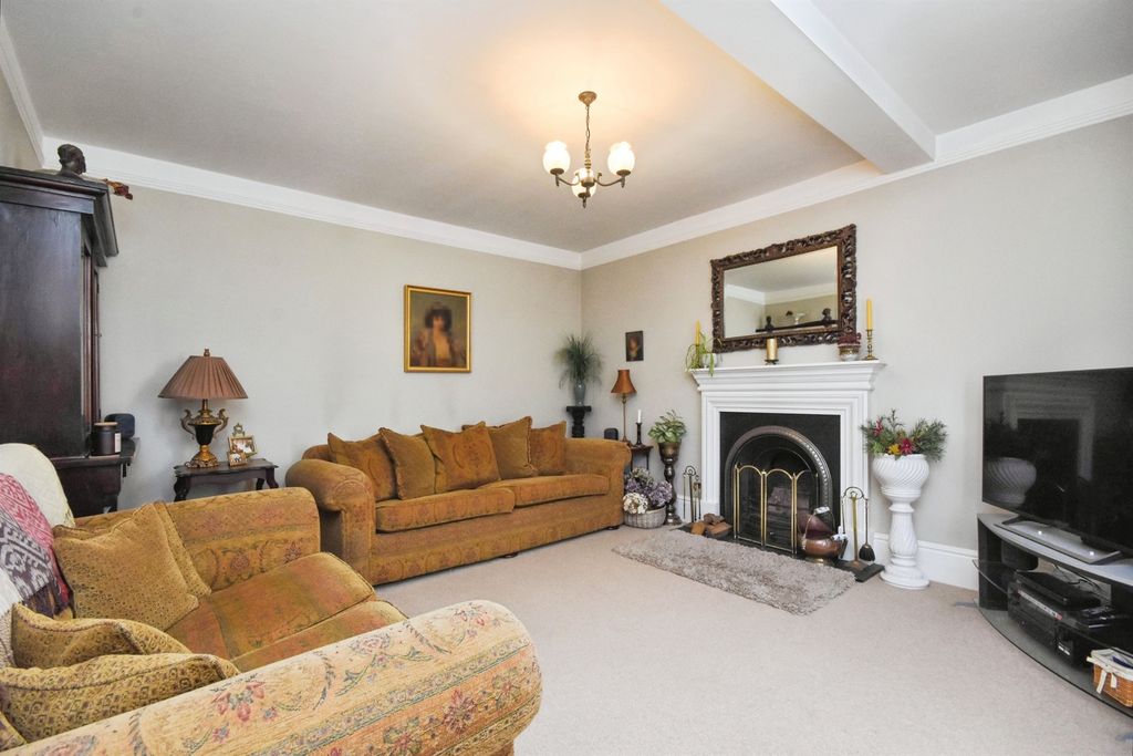 Property photo 2 of 27